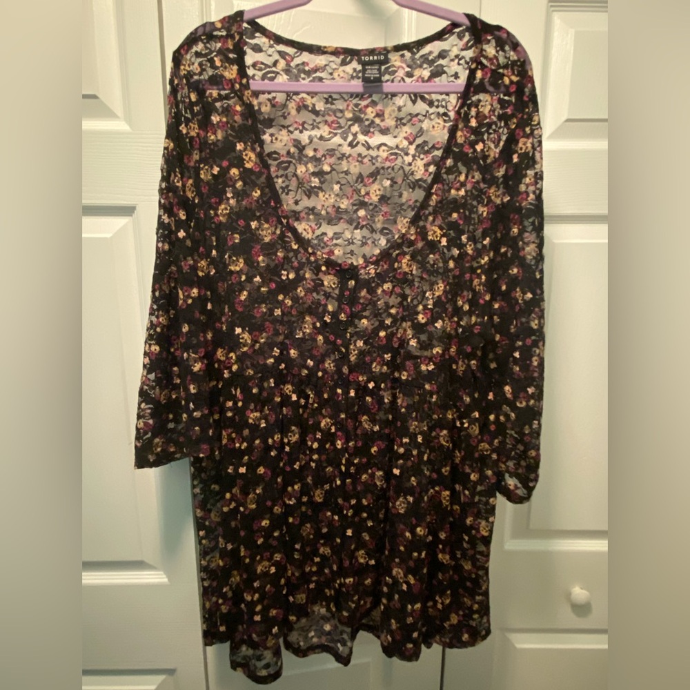 Torrid Black Lace top w/Gold Pink Flowers 4X Button Down Long Sleeve August 2016